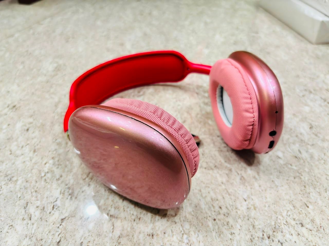 P9 Wireless Bluetooth Over-Ear Headphones in Pink